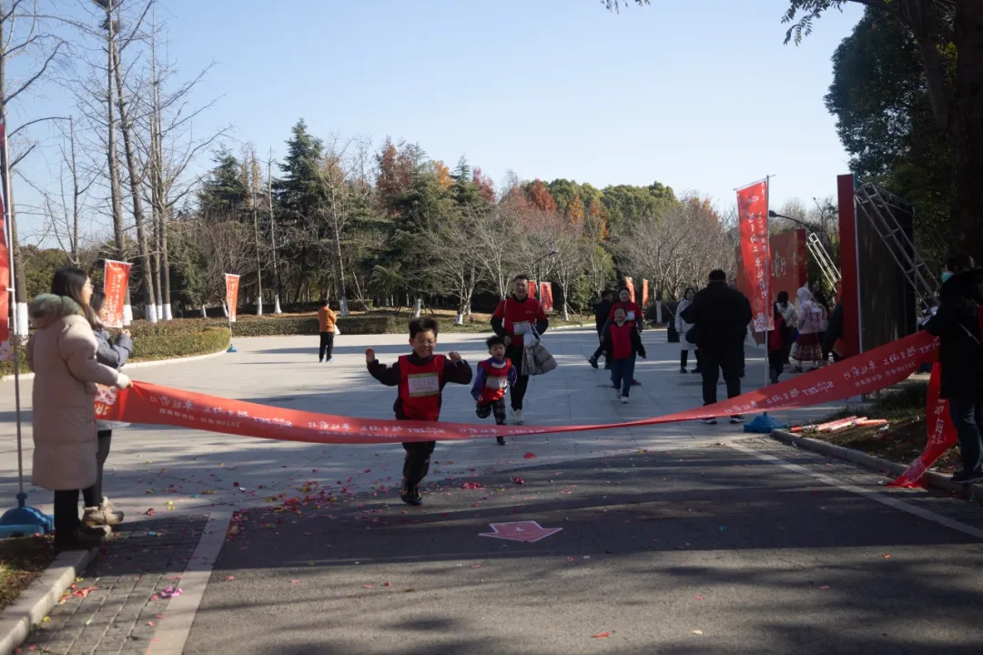 回望2024 启航2025 | U8国际2025年度战略年会顺利召开